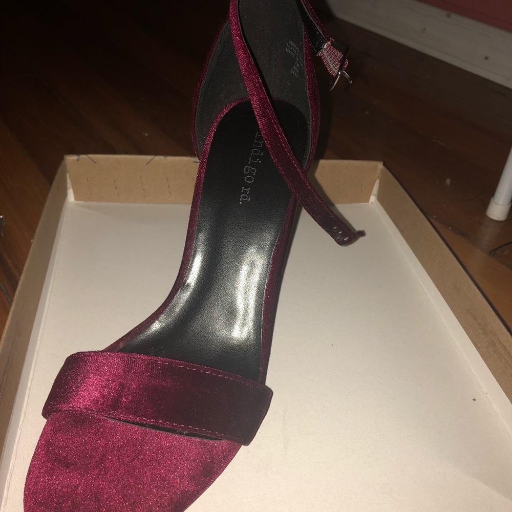 Heels - Picture 2 of 4